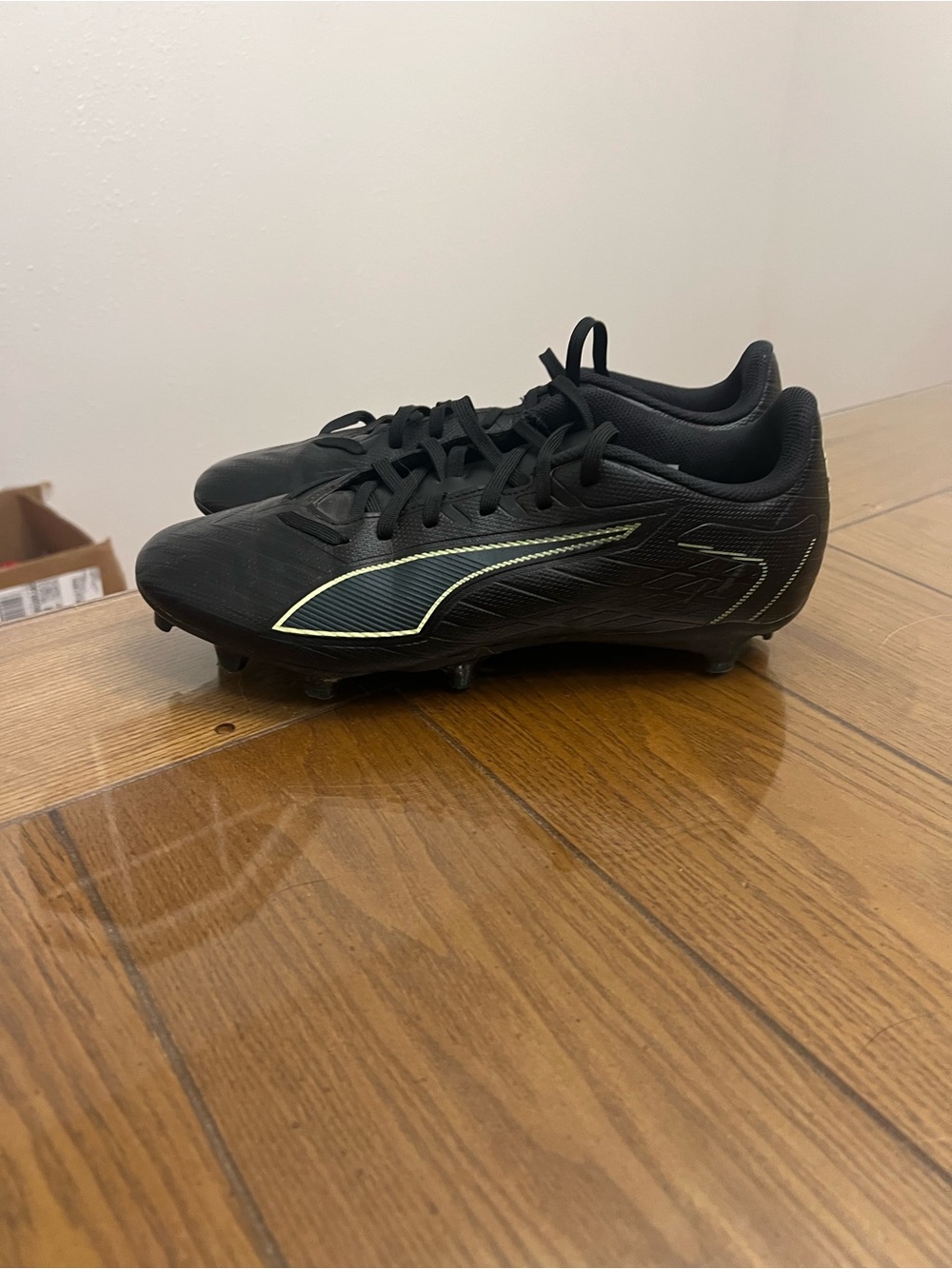 Puma Size 8 women’s Play Firm Artificial Ground Soccer Cleats Football Boots